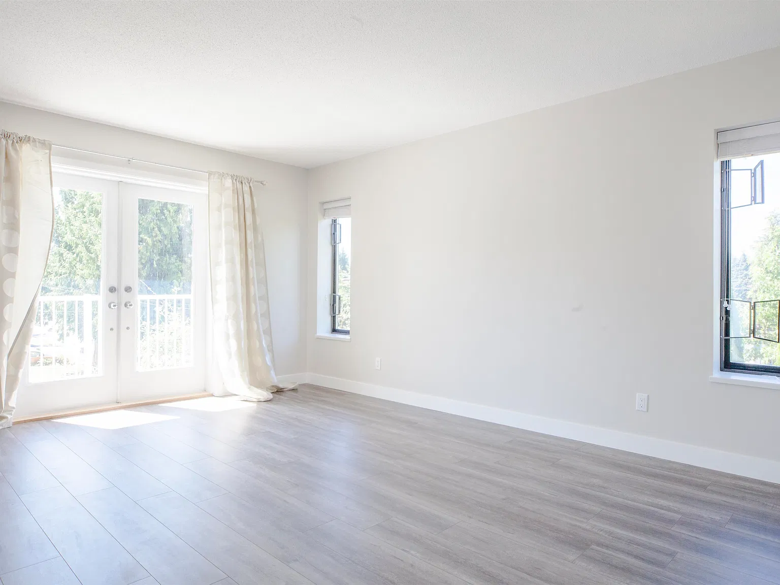 3 bed, 2100 sqft, $3,200 — Photo 4