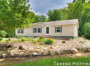 13992 Grand River Dr SE, Lowell, MI 49331