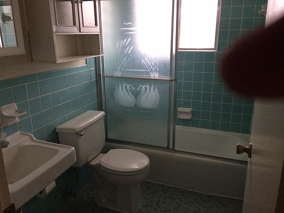 5th image of 10215 Chaucer Ave APT 4