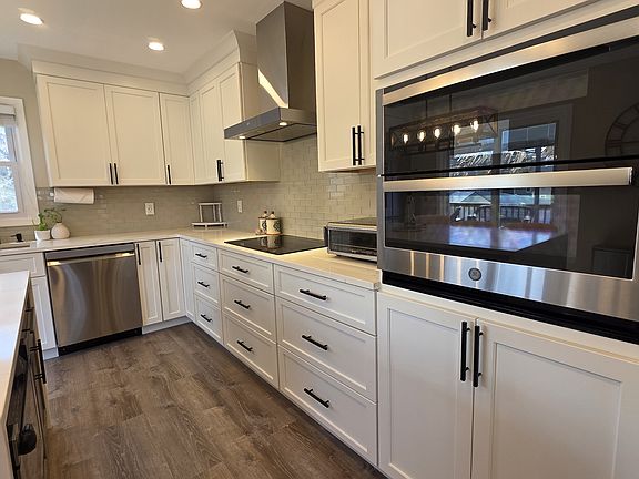 5th image of 1281 Harrow Cres #1