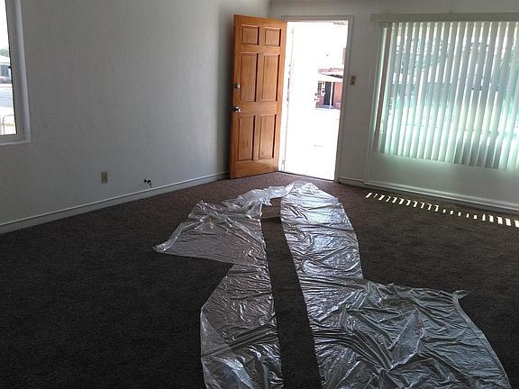 3rd image of 3321 Porter Ave
