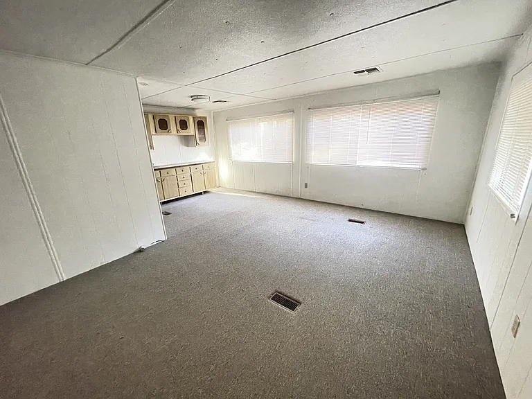 295 W Summer Haven Ln — Photo 3
