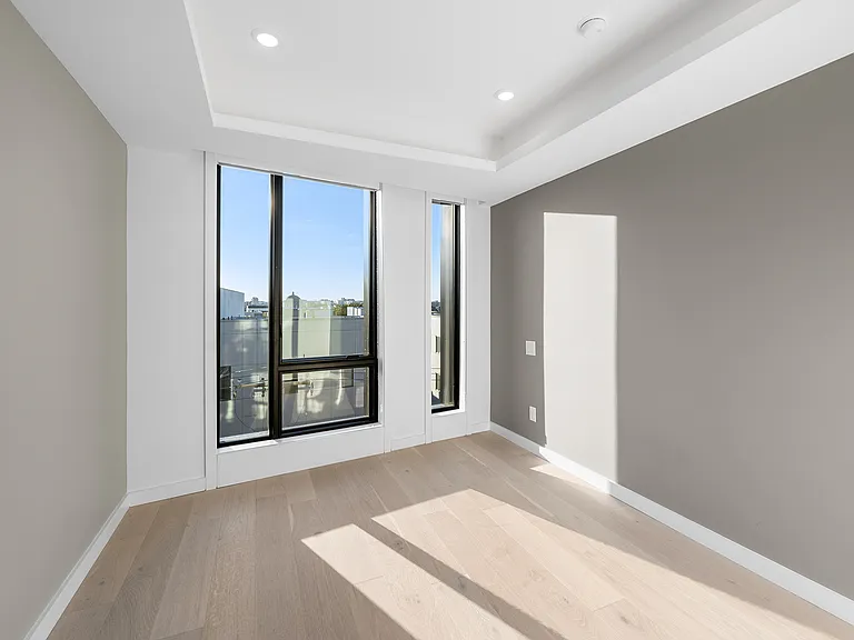 UNIT X08 - 820 SF
ONE BEDROOM + DEN
