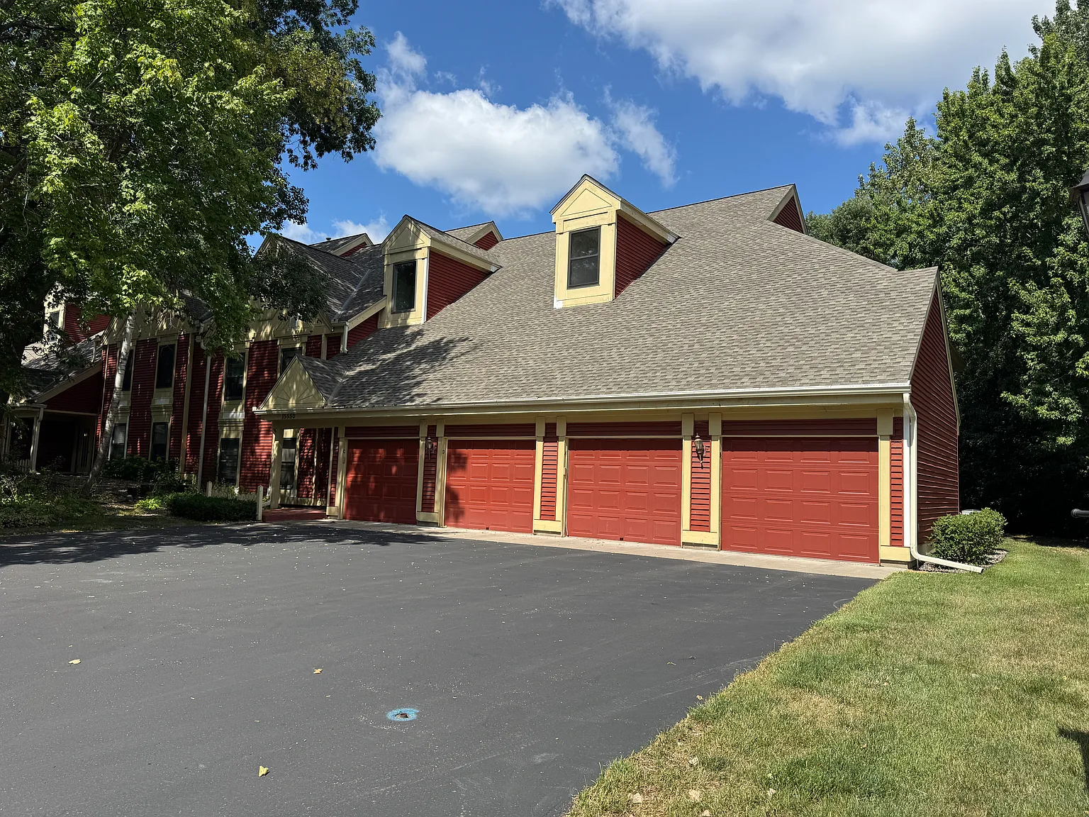 2 bed, 1.5 bath, 2014 sqft, $2,099 — Photo 1