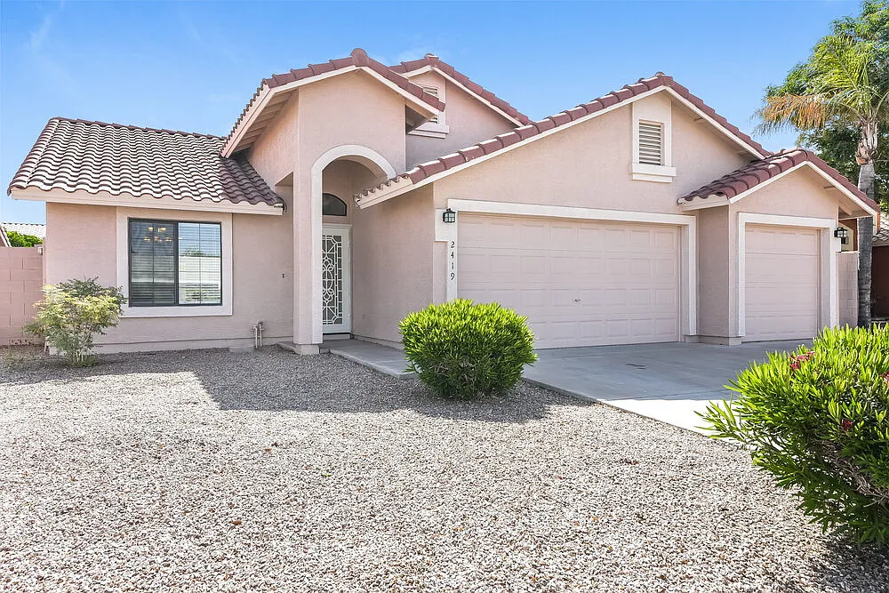 3 bed, 2.0 bath, 1459 sqft, $2,490 — Photo 3