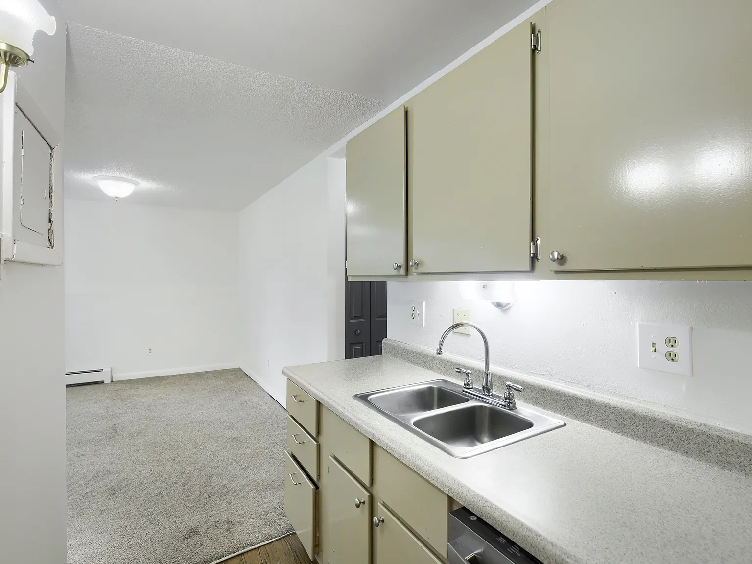 2 bed, 730 sqft, $1,200 — Photo 3