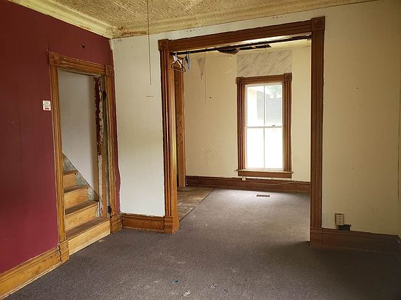 5th image of 18 Hoyt Ave