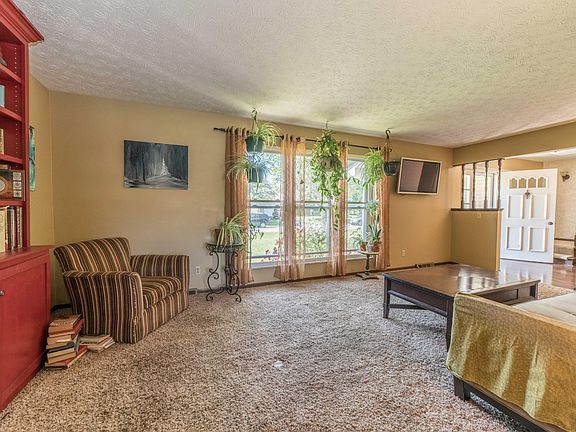 4th image of 9864 Shalemar Dr