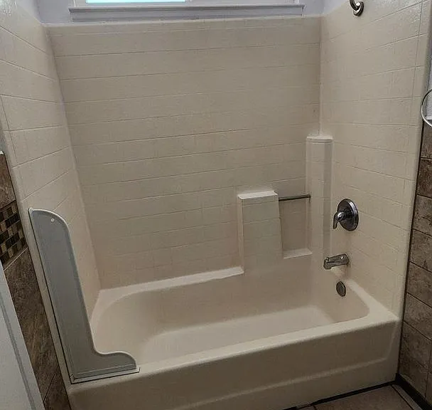 2529 Christine St — Photo 14