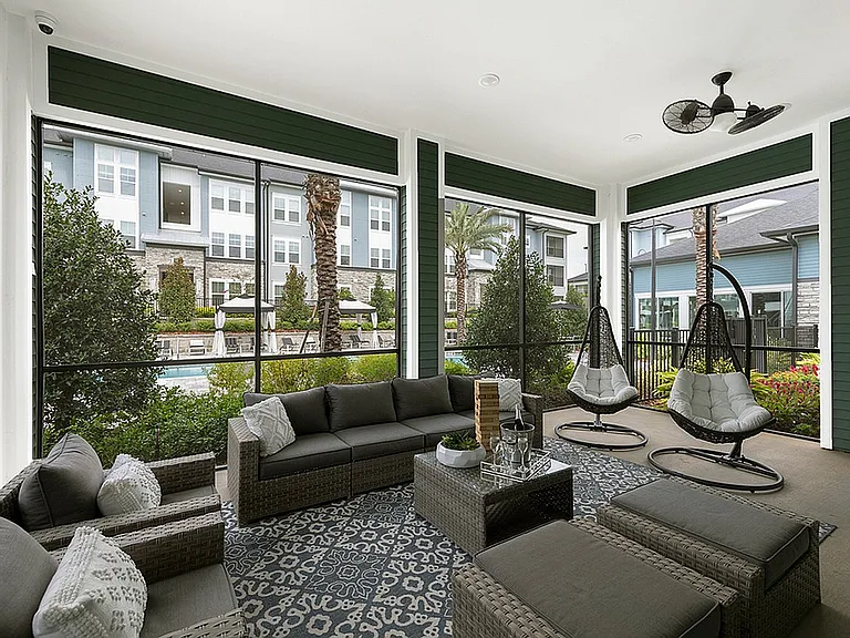 Outdoor Patio at Cottonwood Clermont