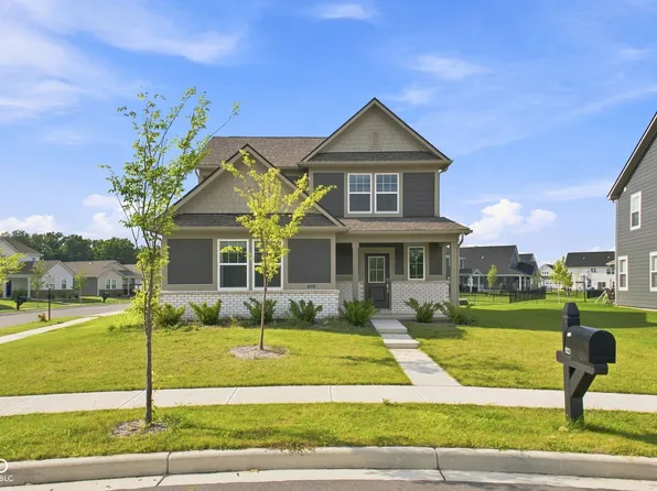 523 Lincoln Cir W, Fortville, IN 46040