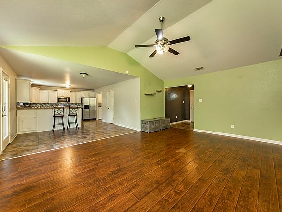 4th image of 300 Weathering Ln