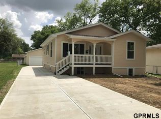 4463 Grover St, Omaha, NE 68105