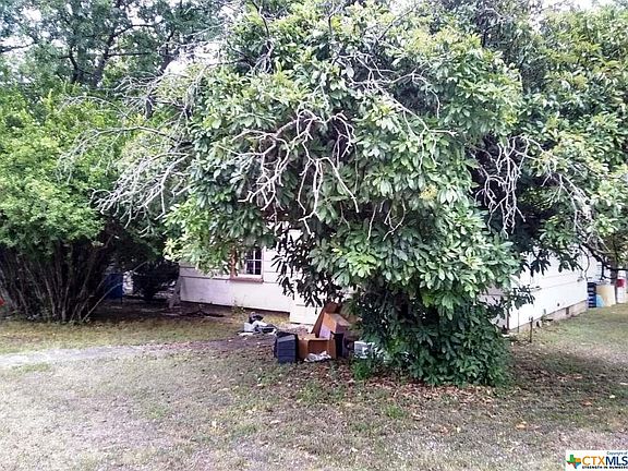 2nd image of 902 E Avenue C
