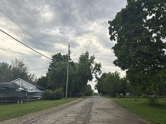 4th image of 2678 Cleve Ave