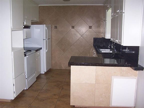 4th image of 7425 Madeira Dr