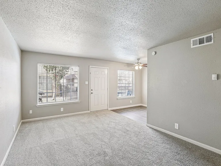 Whisperwind Apartments — Photo 15