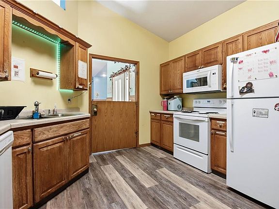 5th image of 1600 Boundary Road #2