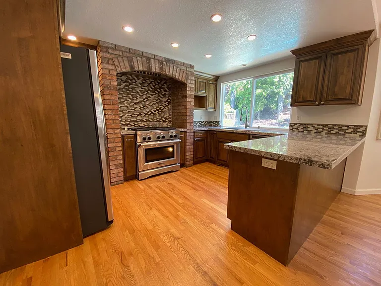 1057 Mazzone Dr — Photo 2