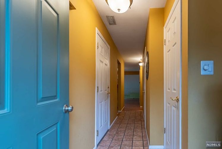 1st image of 39B Lexington Ln