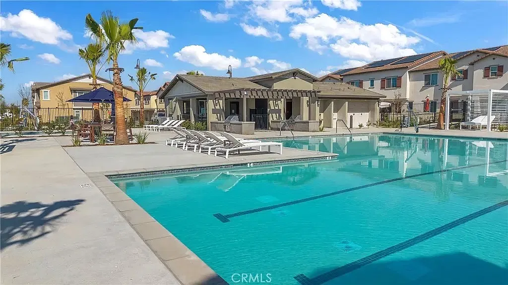 3 bed, 2.5 bath, 1337 sqft, $1,200 — Photo 3