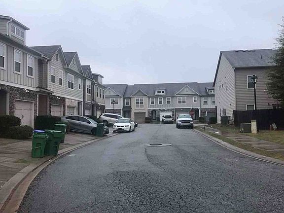 Exterior Neighborhood (street photo)