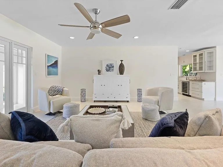 1635 Seabreeze Blvd — Photo 19