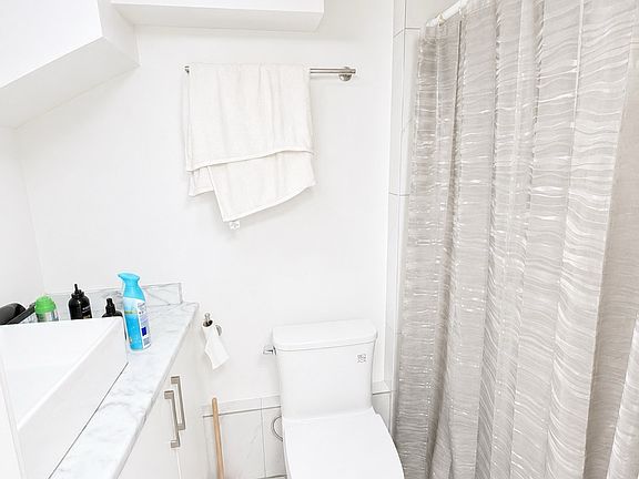 2nd image of 820 E 16th Ave #11