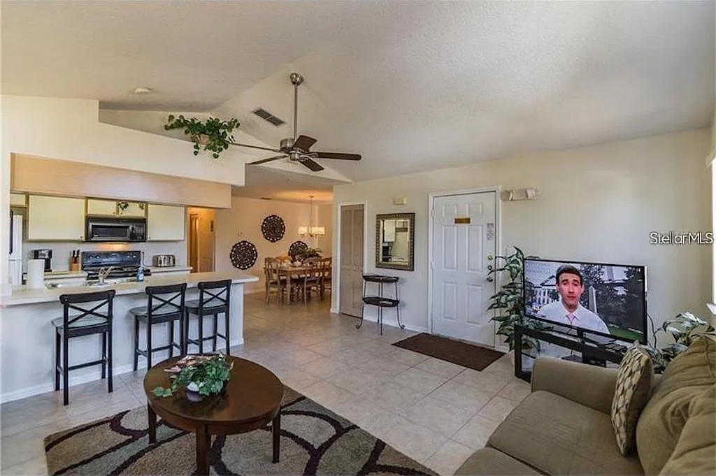 3 bed, 3.0 bath, 1434 sqft, $1,900 — Photo 4