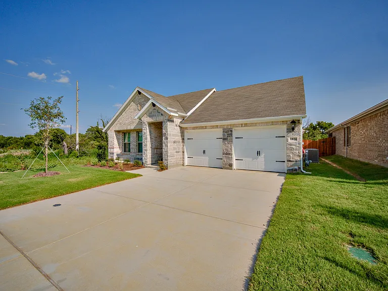 1930 Furlong Dr — Photo 2