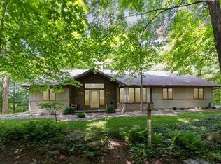 10 Breyerwood Ct, Hortonville, WI 54944