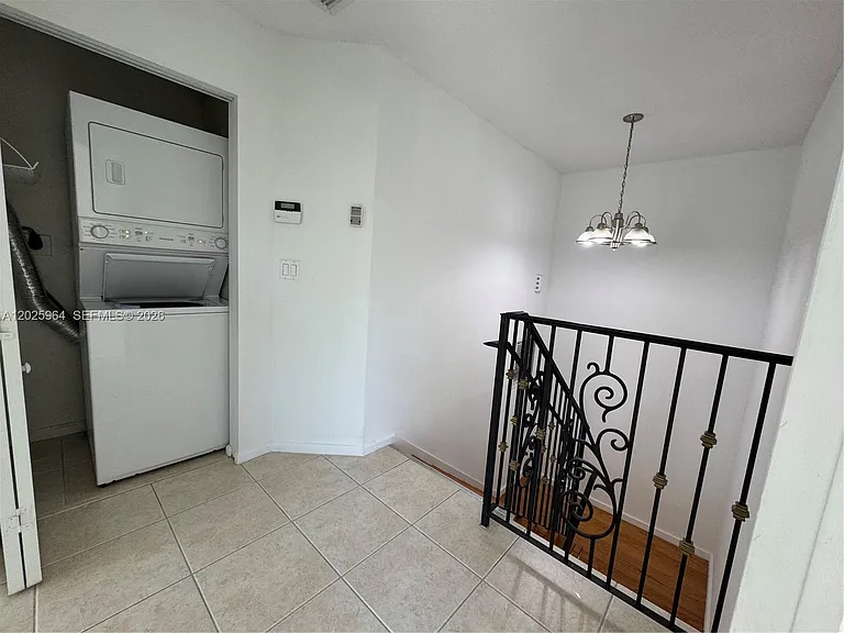 718 NE 4th Ct #718 — Photo 7