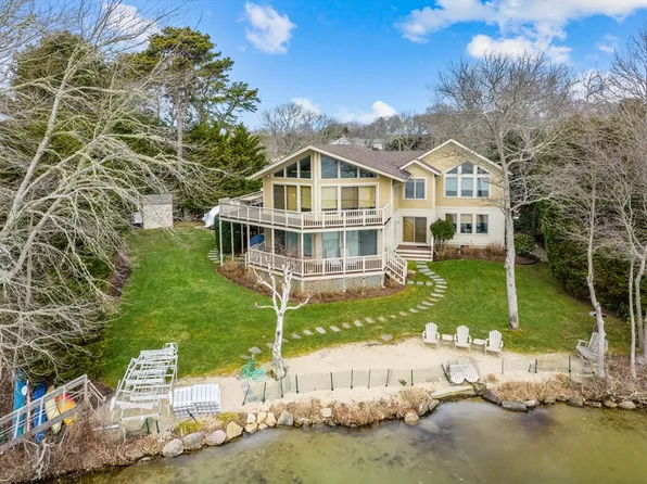 365 Lakeside Dr, Centerville, MA 02632