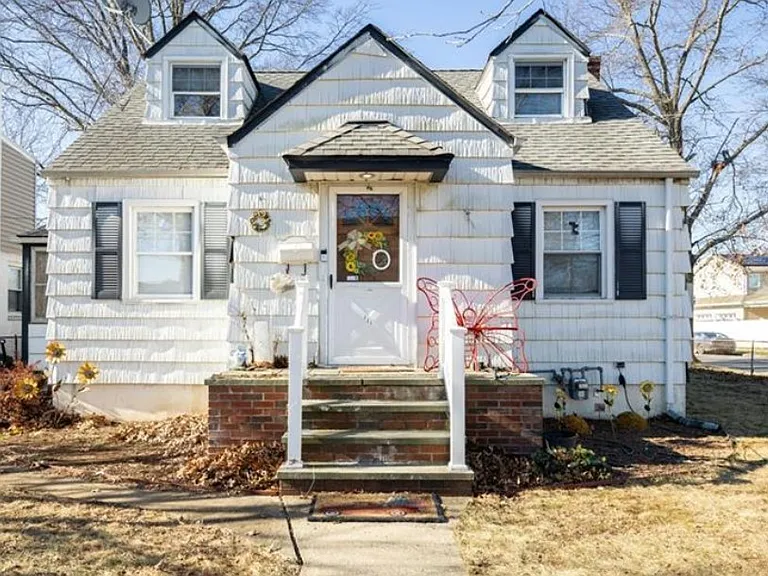 131 Goldenrod Ave — Photo 2