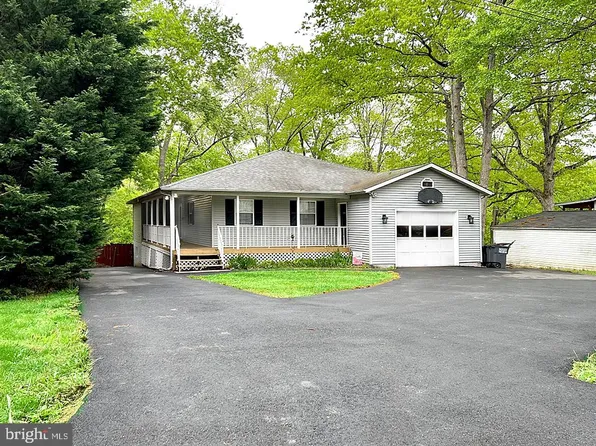 7403 Lake Dr, Manassas, VA 20111
