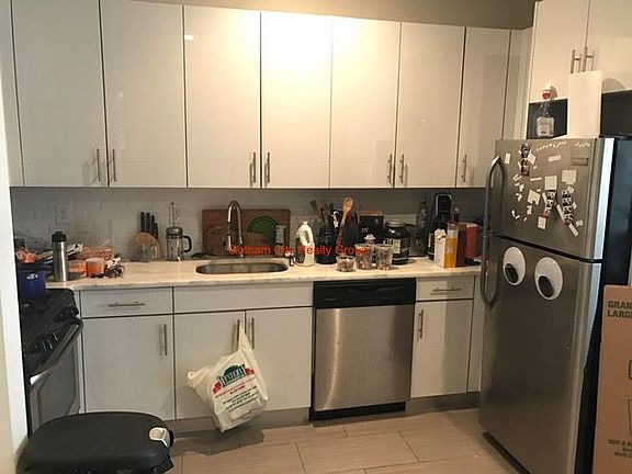 3rd image of 427 E 117th St Fl 1