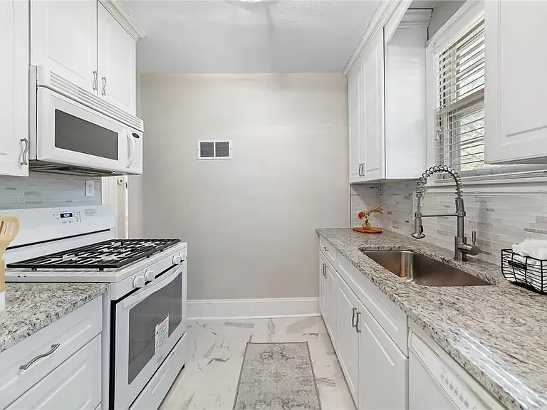 4014 Regent Ave N — Photo 9