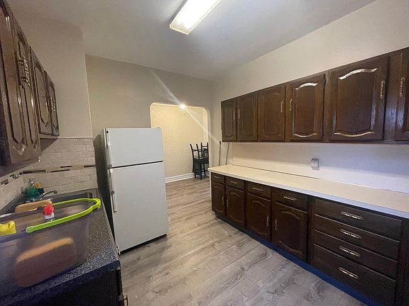 3rd image of 2906 Radcliff Ave