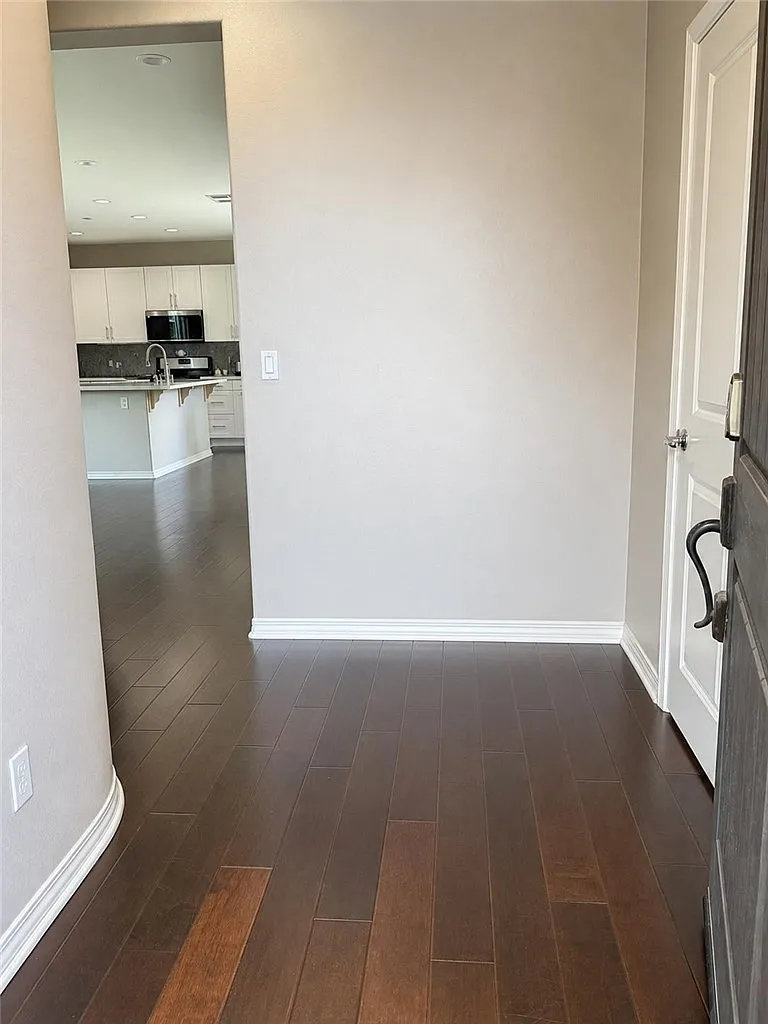 4 bed, 2245 sqft, $4,995 — Photo 3