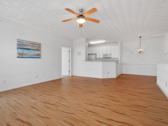 4th image of 807 Turnberry Arch Cpe
