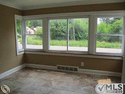 261-879196 DINING ROOM 1.JPG