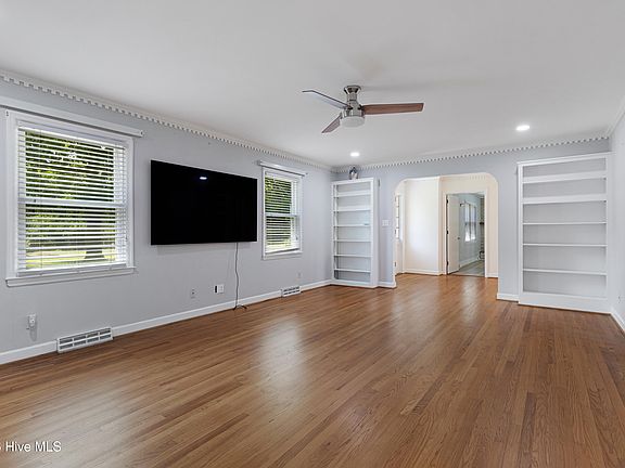 5th image of 5120 Holly Lane