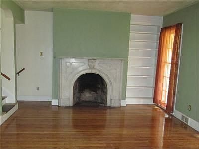5th image of 2509 Saint Clair Ave