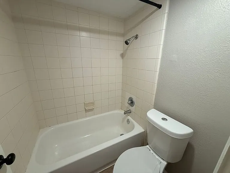 889 Dublin Dr #D — Photo 18