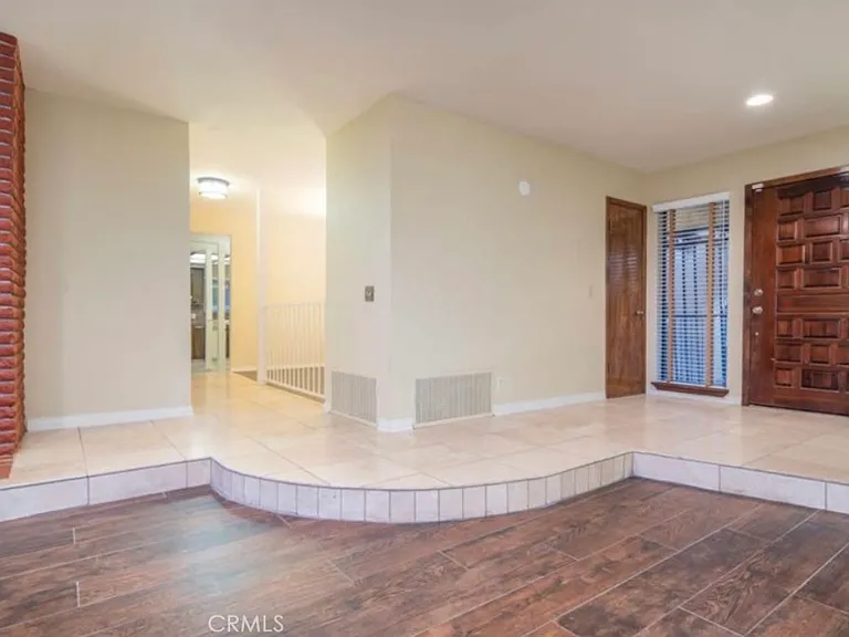 1055 Lakeview Dr — Photo 5