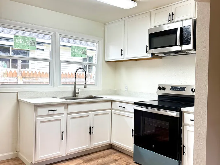 3910 NW Franklin St #B — Photo 2
