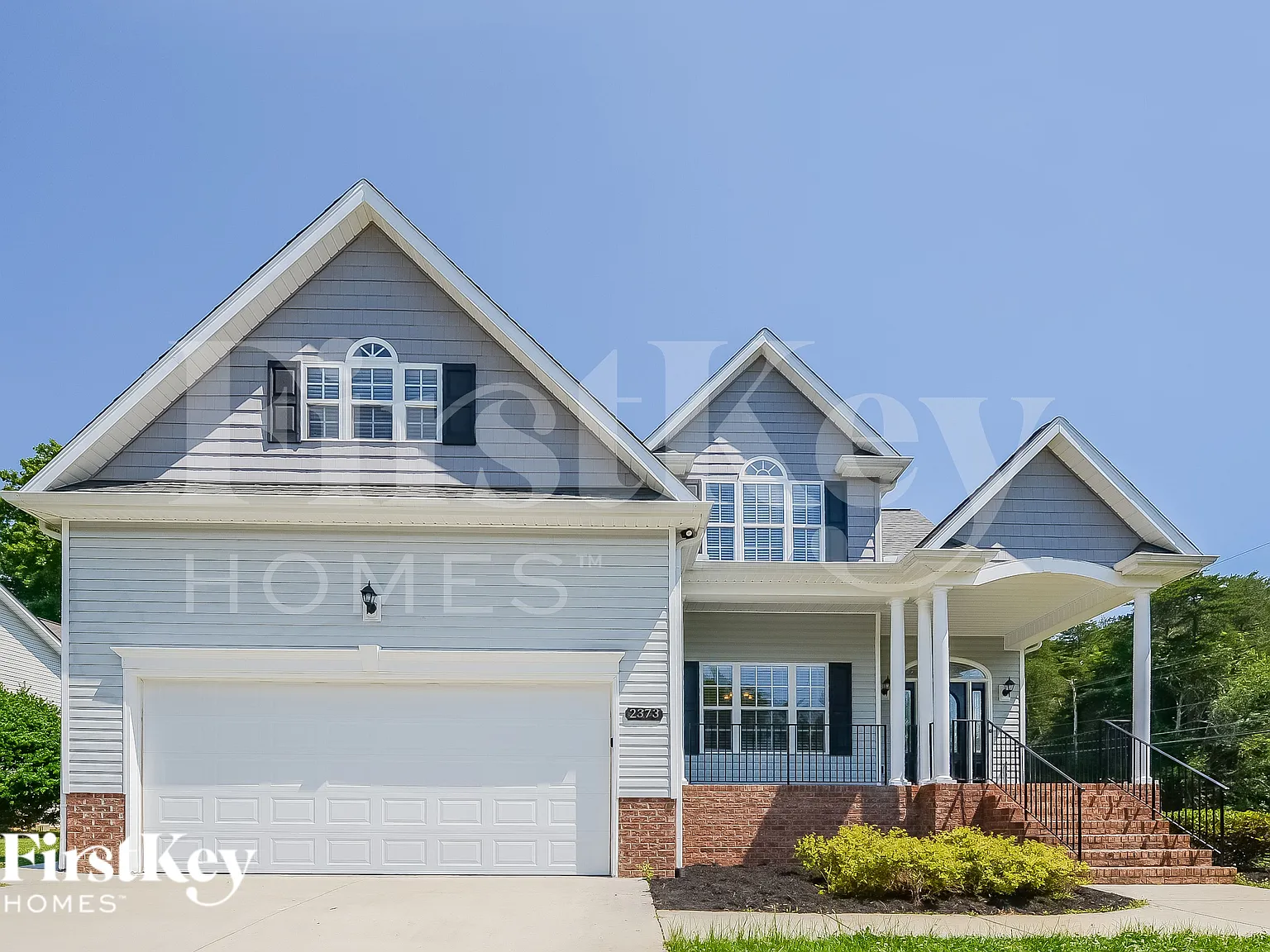3 bed, 2.0 bath, 2392 sqft, $2,520 — Photo 1