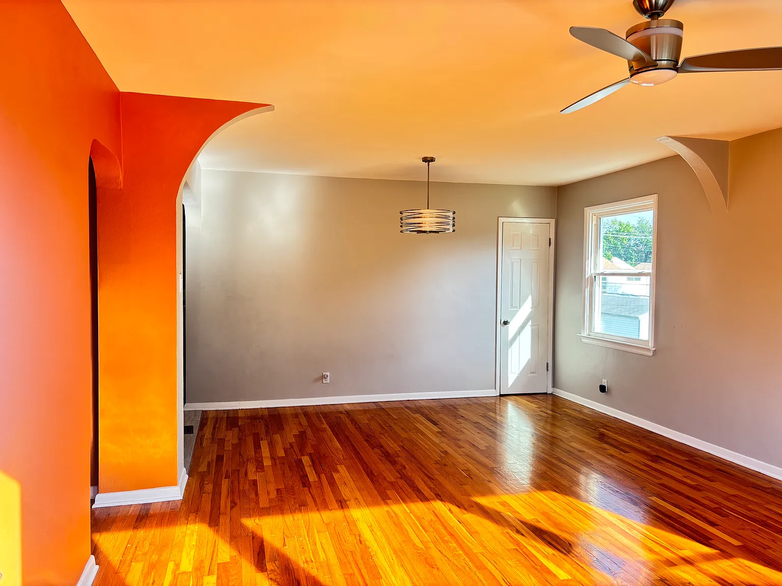 3 bed, 1040 sqft, $2,300 — Photo 4