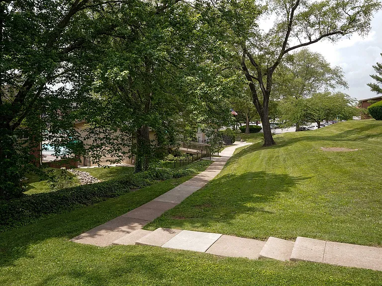 Ridge Gardens Apartments — Photo 19