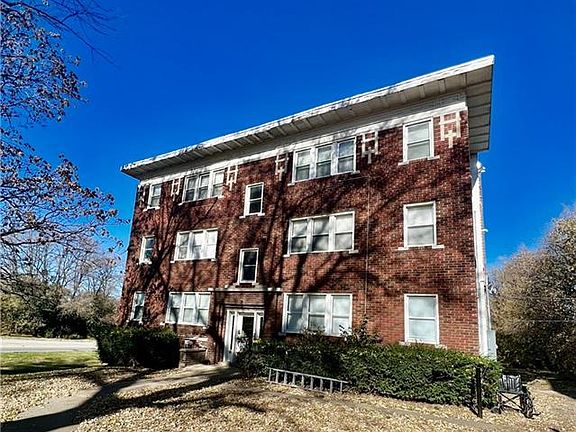 3rd image of 2800-02 Independence Ave